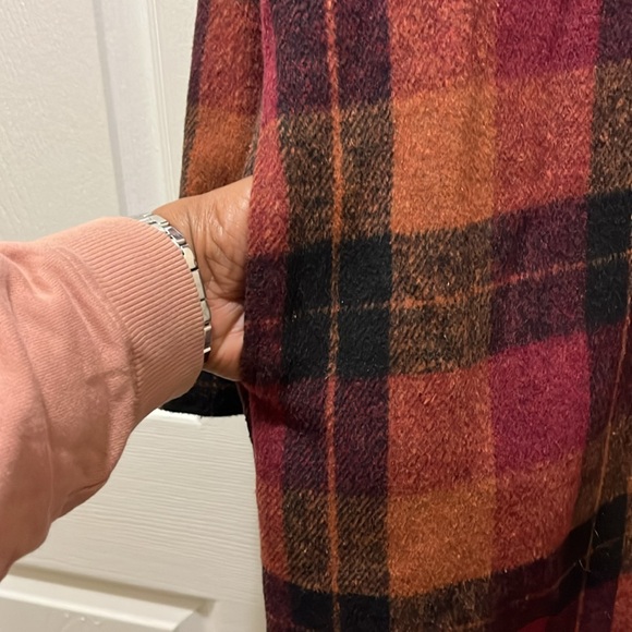 Ladies long plaid shacket - Picture 5 of 7